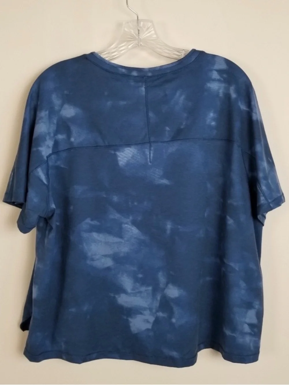 North Face Short Sleeve Relaxed Fit T Shirt Size XL NWT crop length - Picture 3 of 4